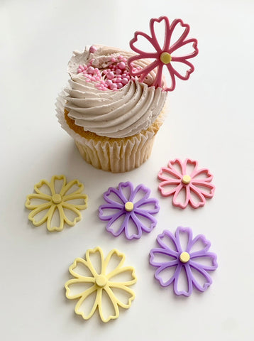 Pastel Daisy Illustration Cupcake Plaque Charm